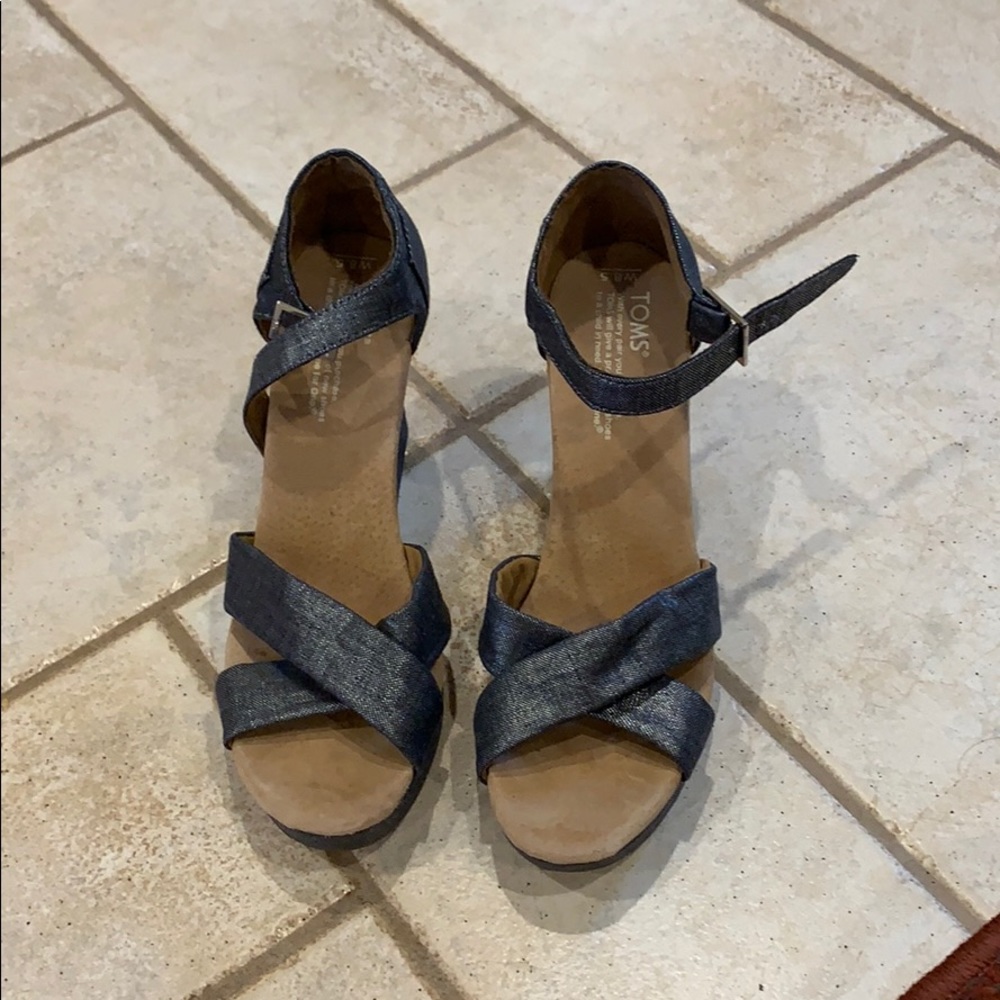 Toms wedges